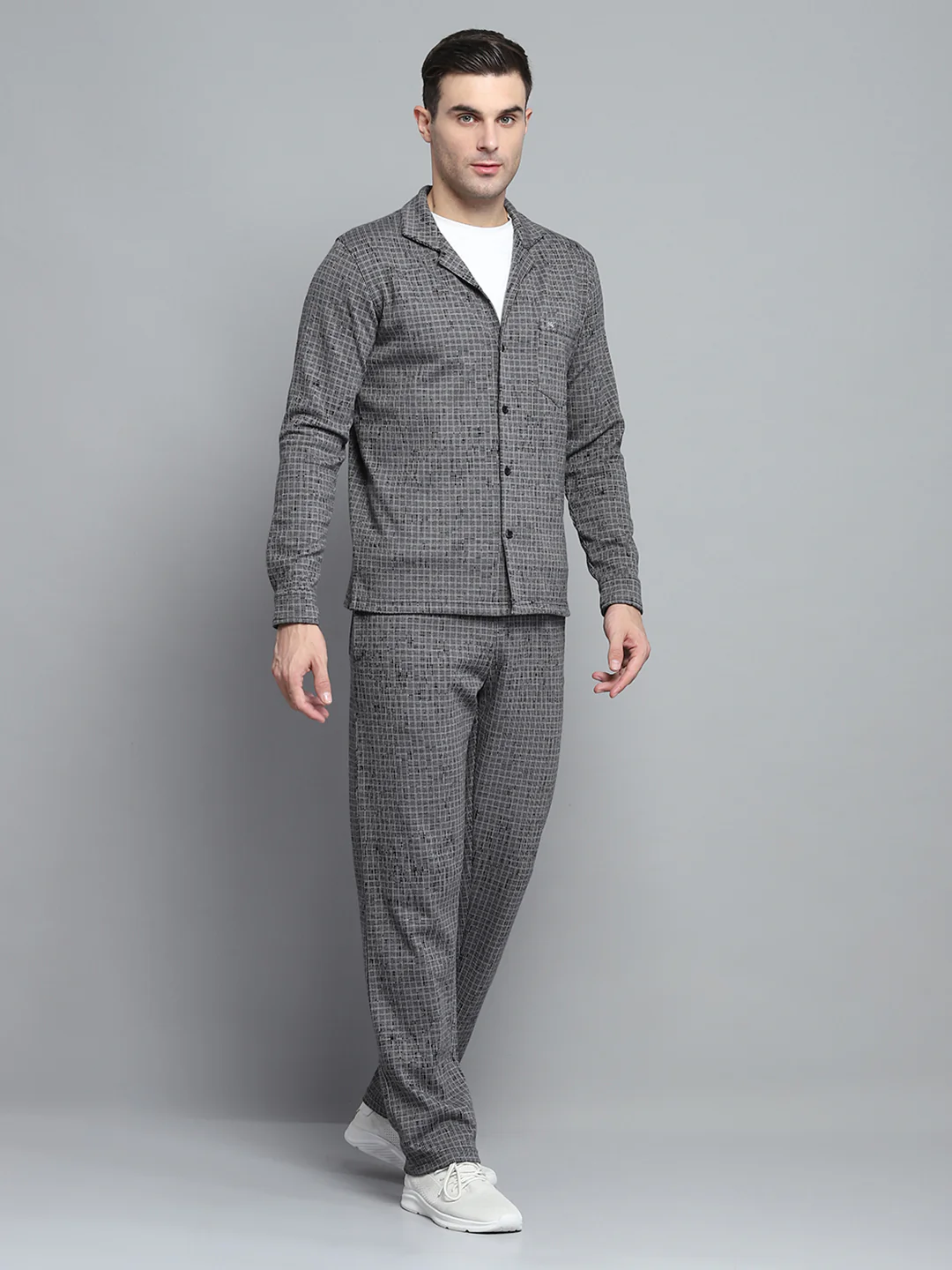 Men Black Solid Collar Full Sleeve Winter Tracksuit - Image 4
