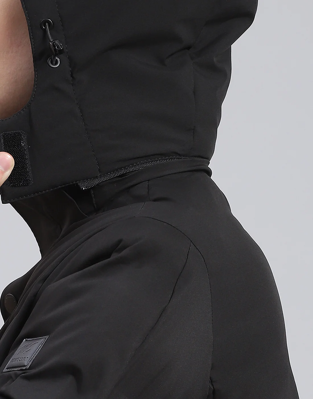 Men Black Solid Hooded Full Sleeve Jacket - Image 8