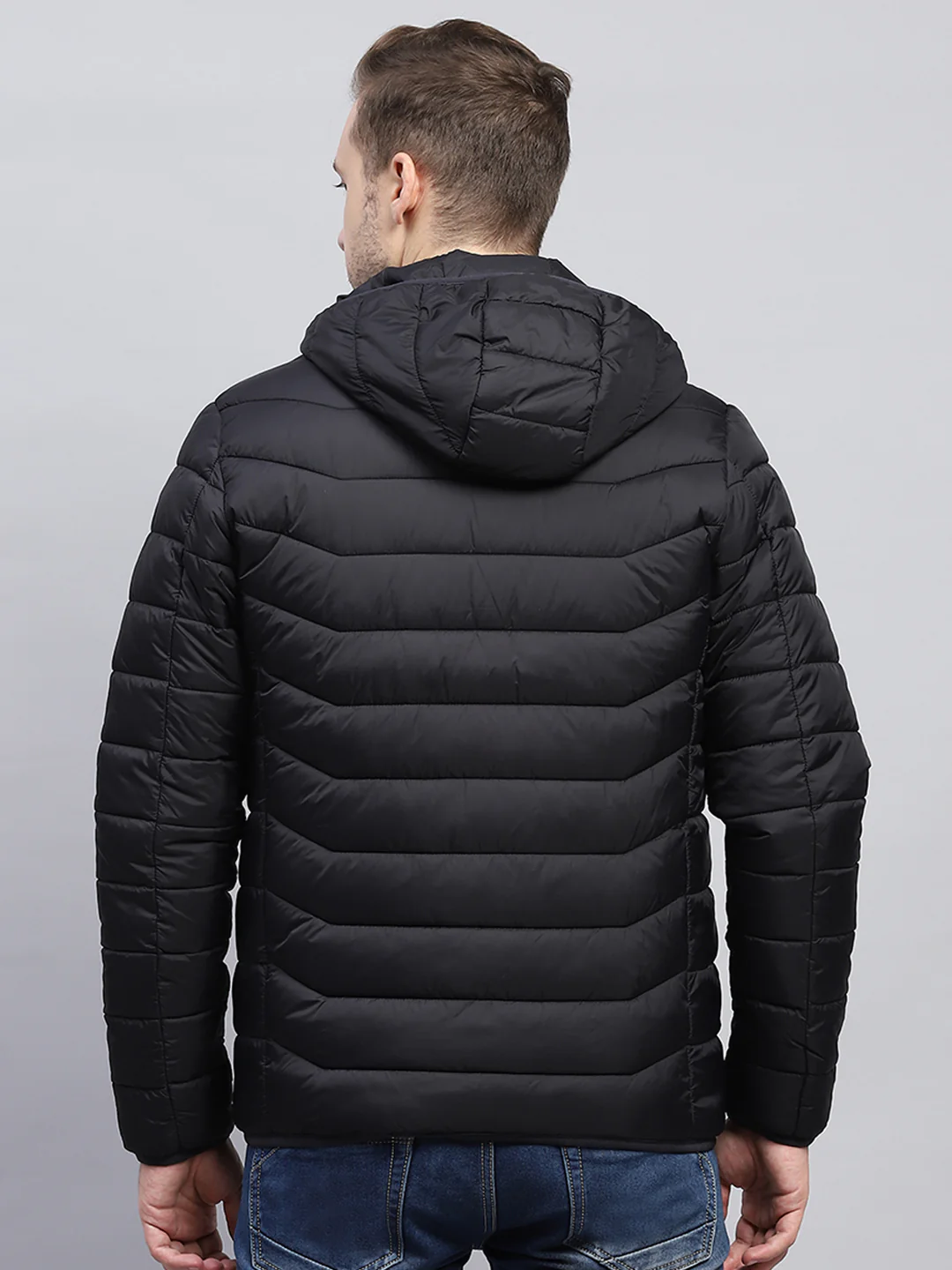 Men Black Solid Hooded Full Sleeve Heating Jacket - Image 5