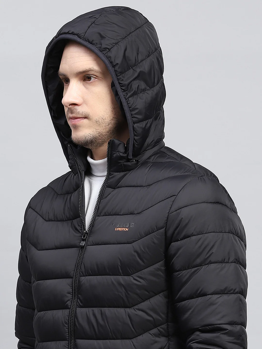 Men Black Solid Hooded Full Sleeve Heating Jacket - Image 8