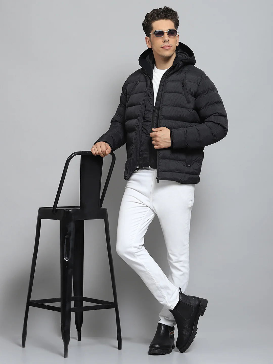 Men Black Solid Hooded Full Sleeve Jacket - Image 2