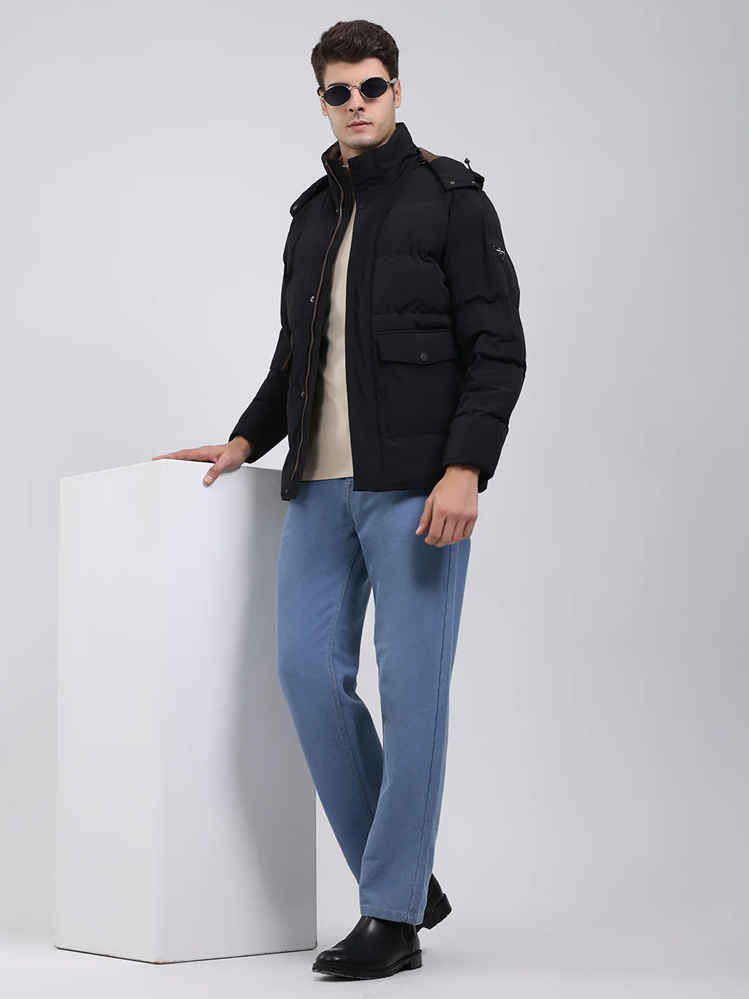 Men Black Solid Hooded Full Sleeve Jacket - Image 2