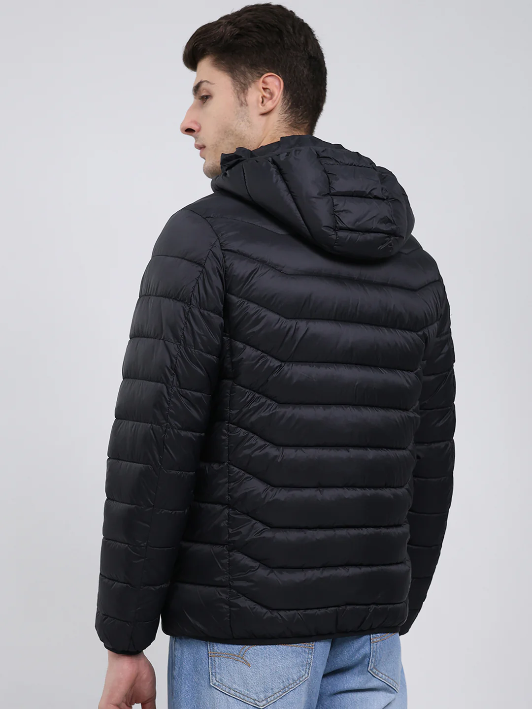 Men Black Solid Hooded Full Sleeve Heating Jacket - Image 5