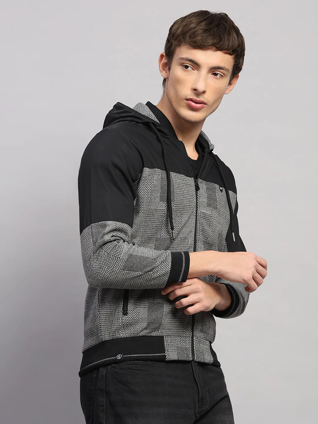Men Black Solid Hooded Full Sleeve Sweatshirt - Image 4