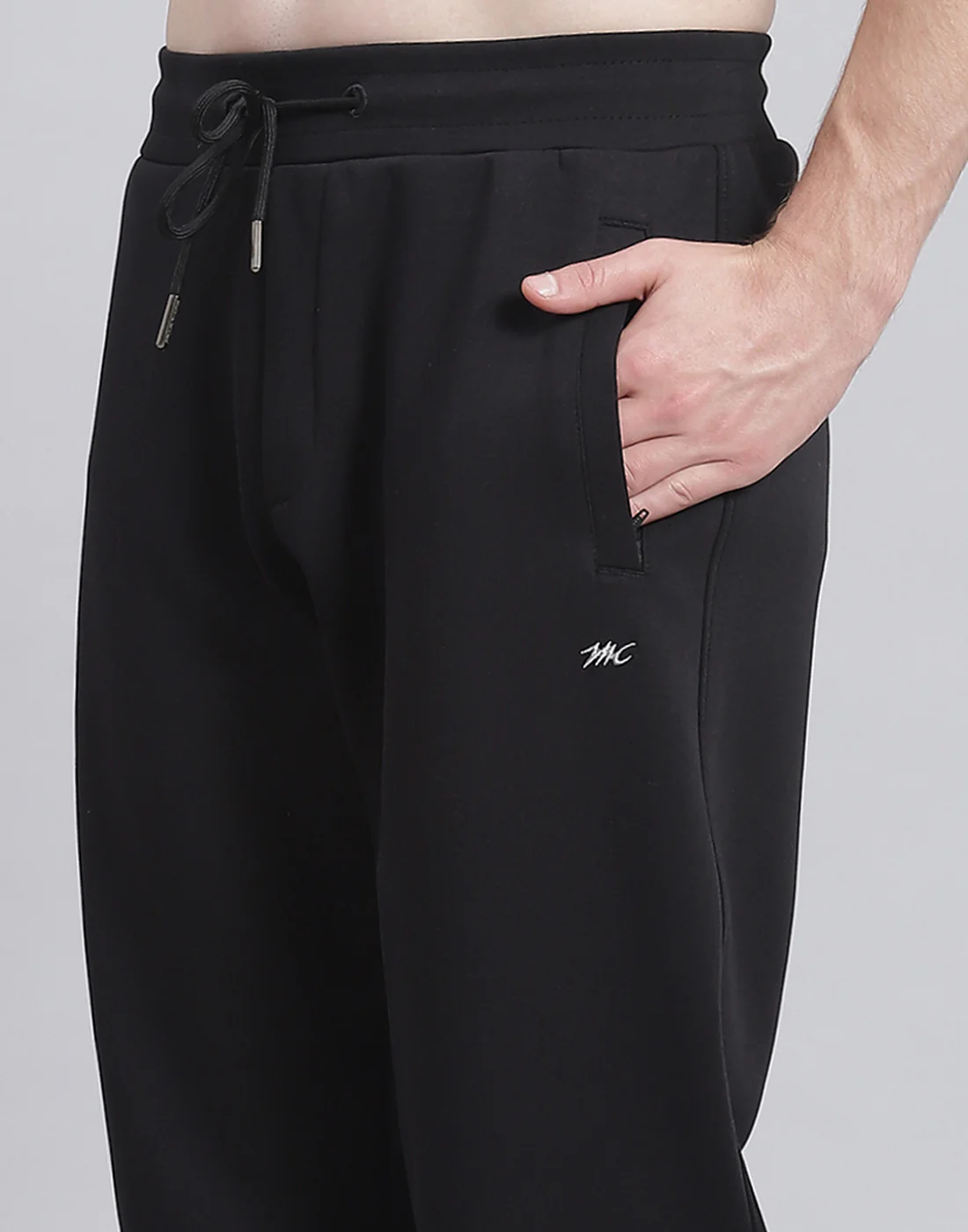 Men Black Solid Hooded Full Sleeve Tracksuit - Image 8