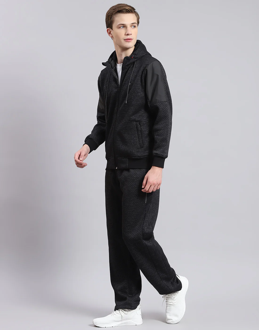 Men Black Solid Hooded Full Sleeve Tracksuit - Image 3