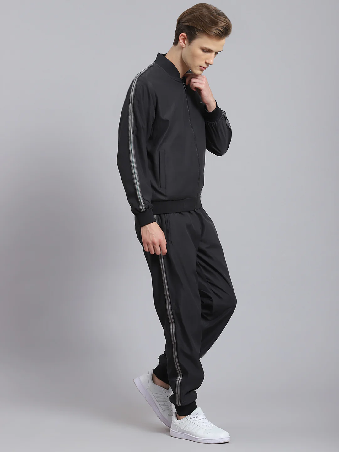 Men Black Solid Mandarin Collar Full Sleeve Tracksuit - Image 3