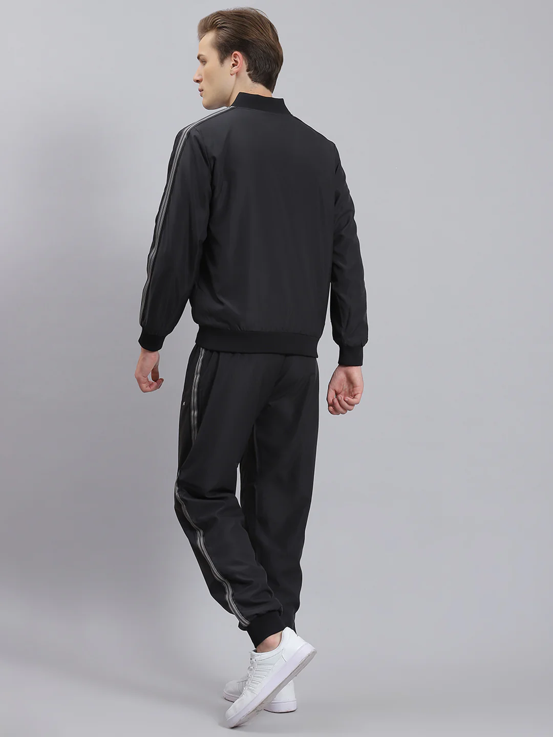 Men Black Solid Mandarin Collar Full Sleeve Tracksuit - Image 4