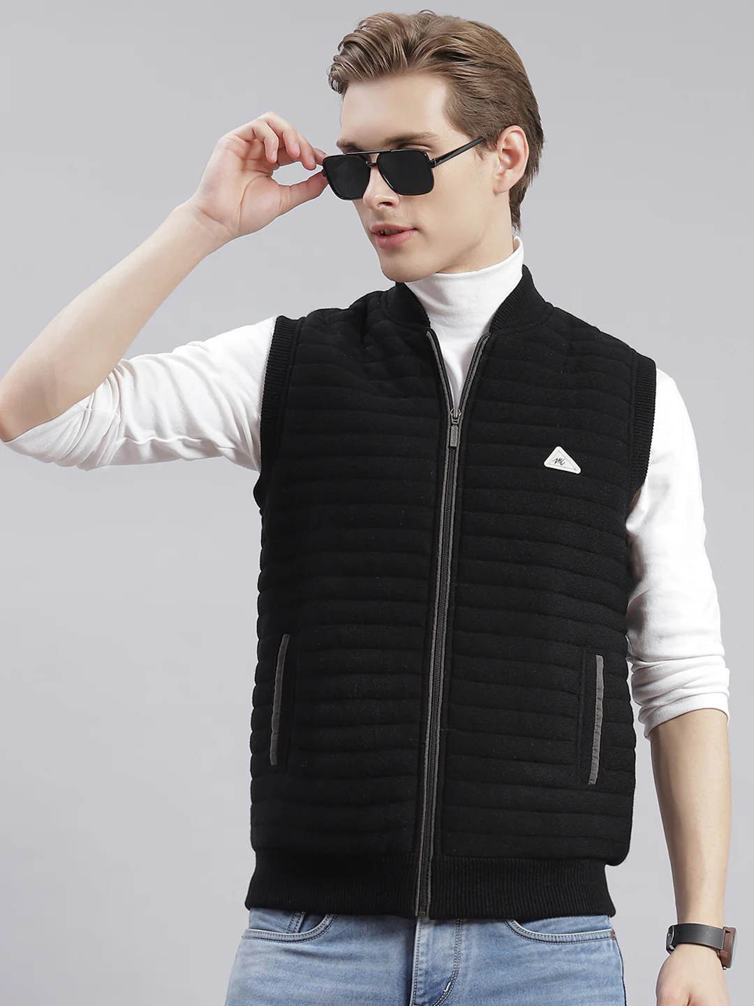 Men Black Solid Mandarin Collar Sleeveless Jackets - Image 2