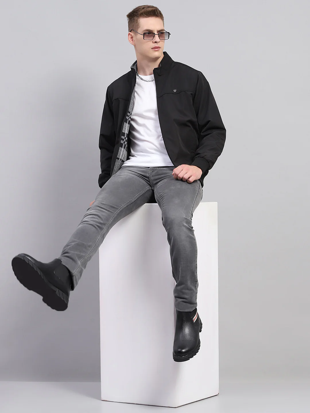Men Black Solid Mock Neck Full Sleeve Jacket - Image 5