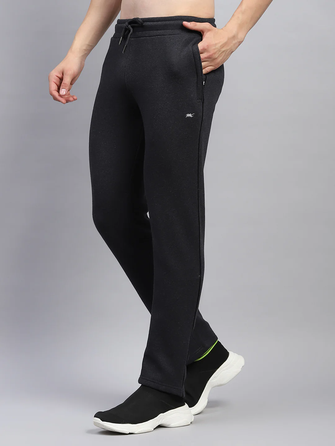 Men Black Solid Mock Neck Full Sleeve Winter Tracksuit - Image 7