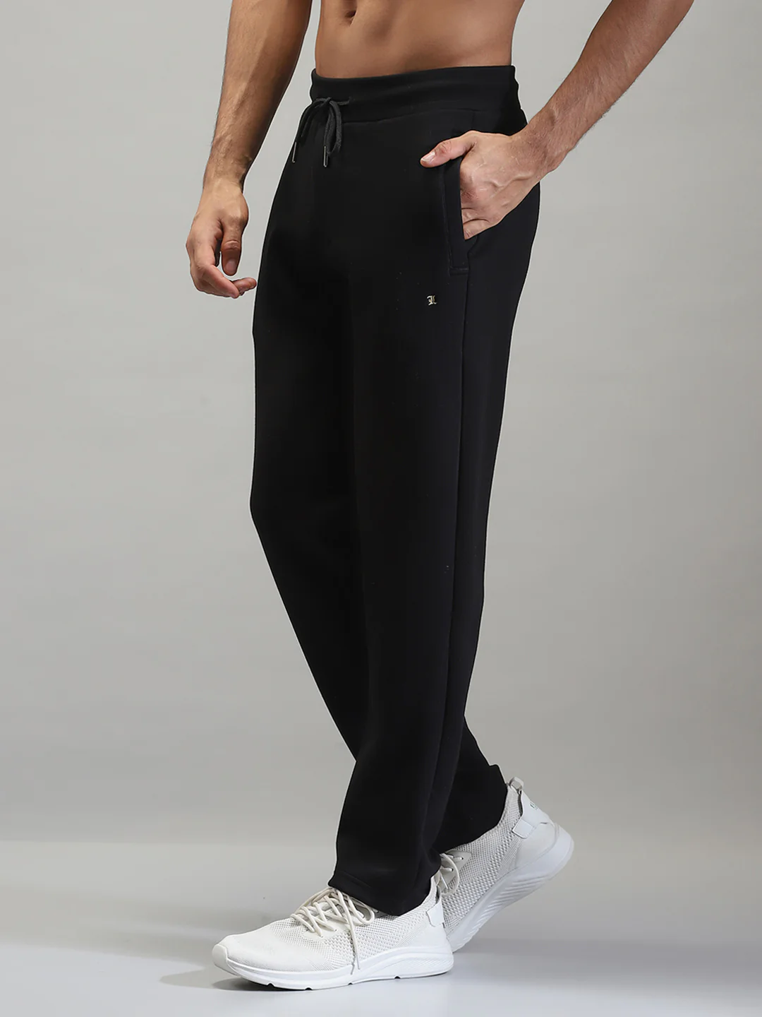 Men Black Solid Mock Neck Full Sleeve Winter Tracksuit - Image 7