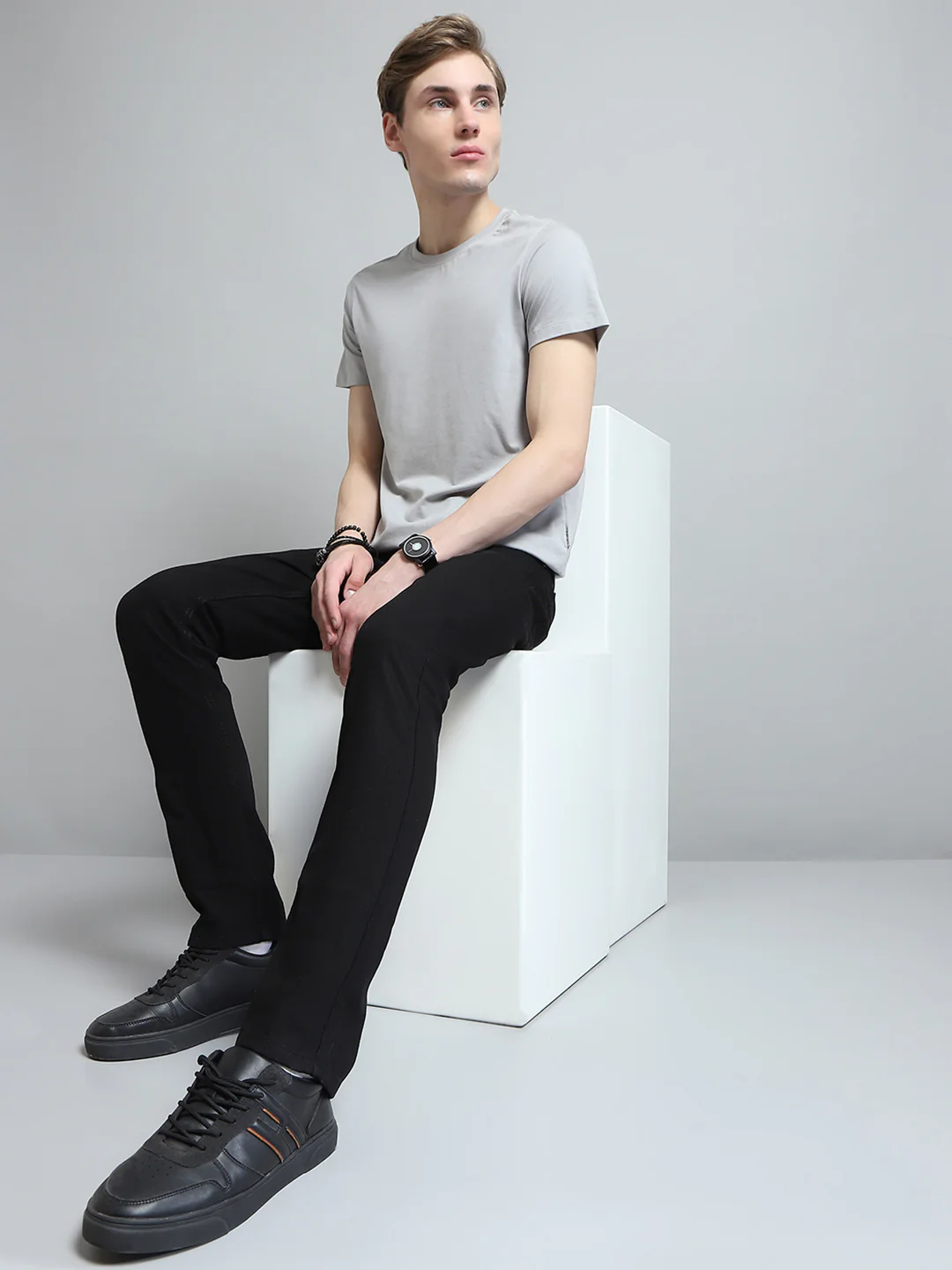 Men Black Solid Narrow Fit Denim - Image 2