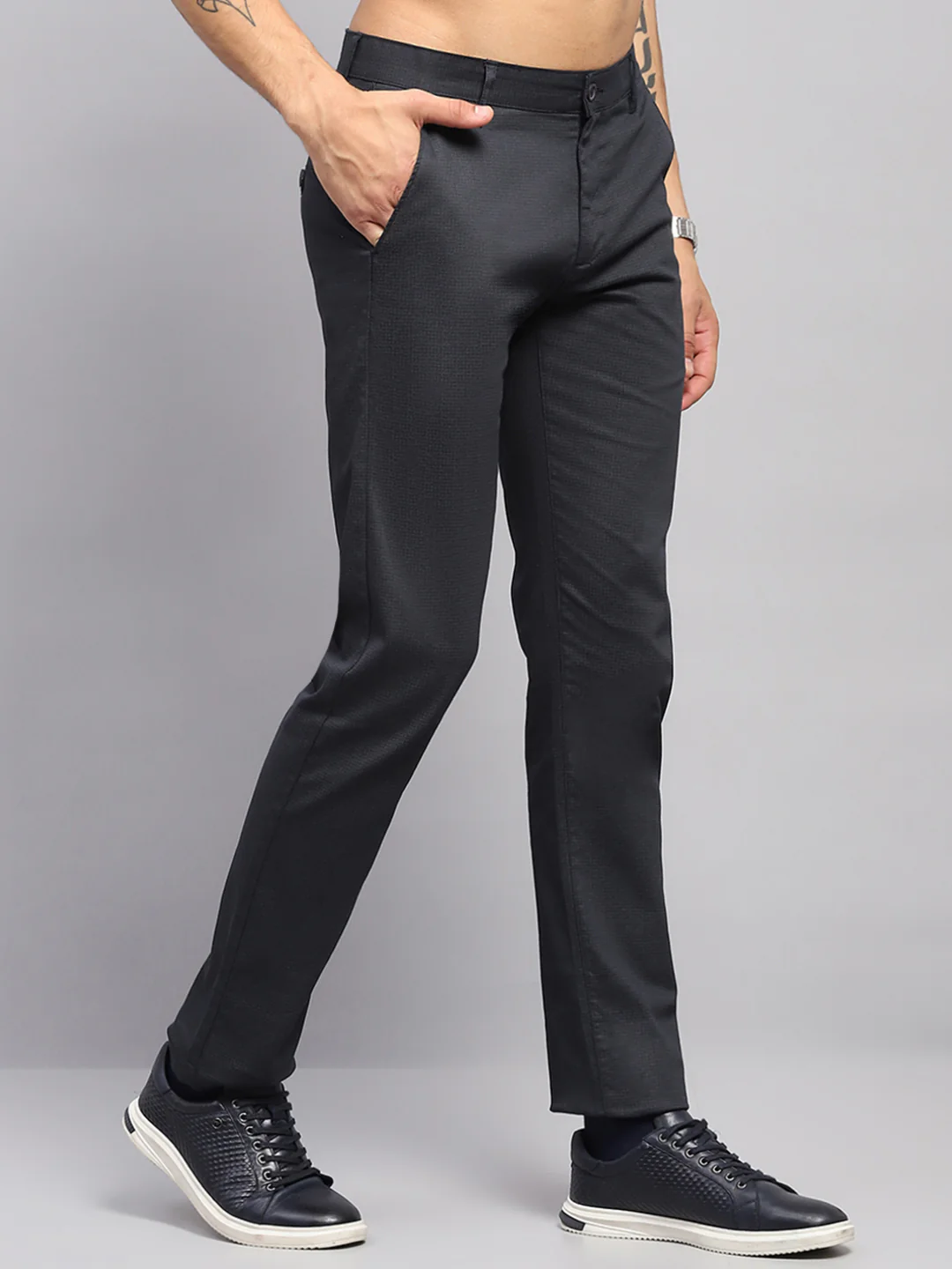 Men Black Solid Regular Fit Trouser - Image 4