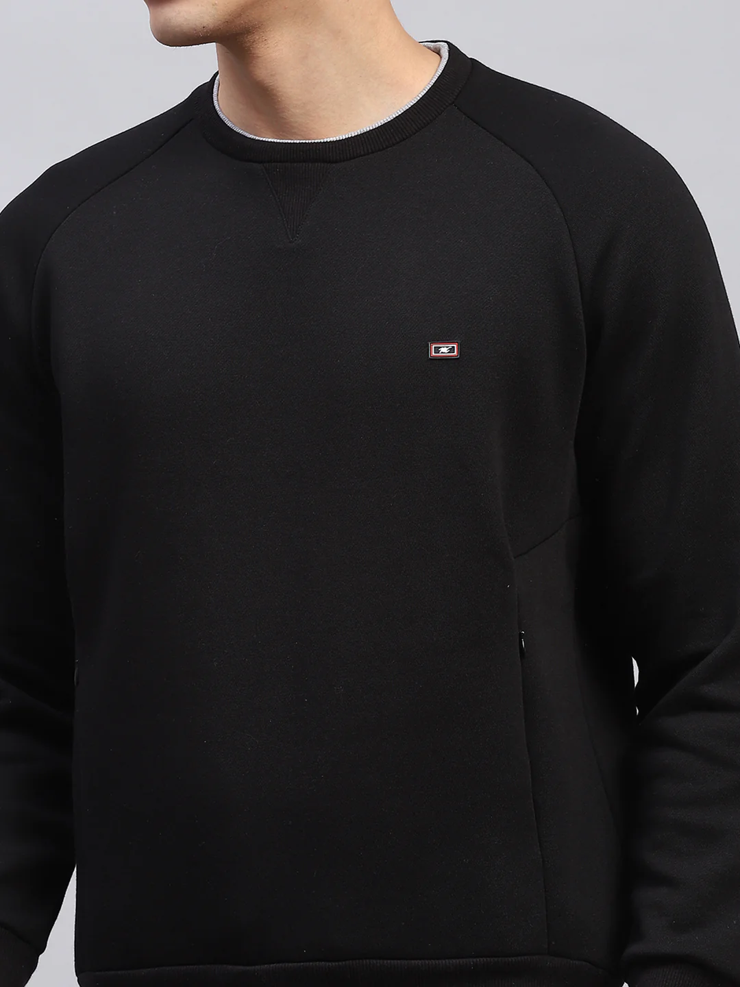 Men Black Solid Round Neck Full Sleeve Sweatshirt - Image 8