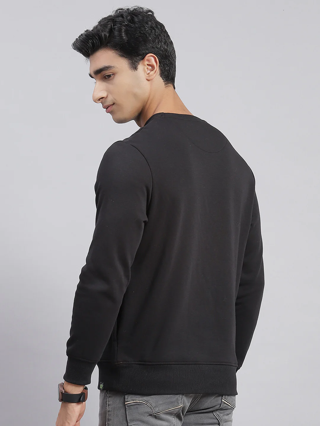 Men Black Solid Round Neck Full Sleeve Sweatshirts - Image 5