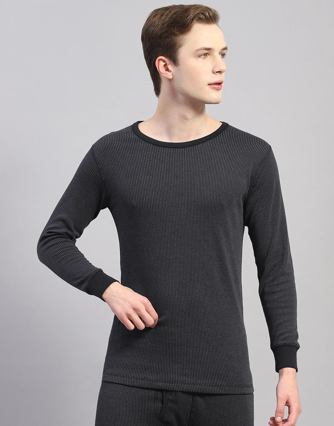 Men Black Solid Round Neck Full Sleeve Thermal Vest - Image 2