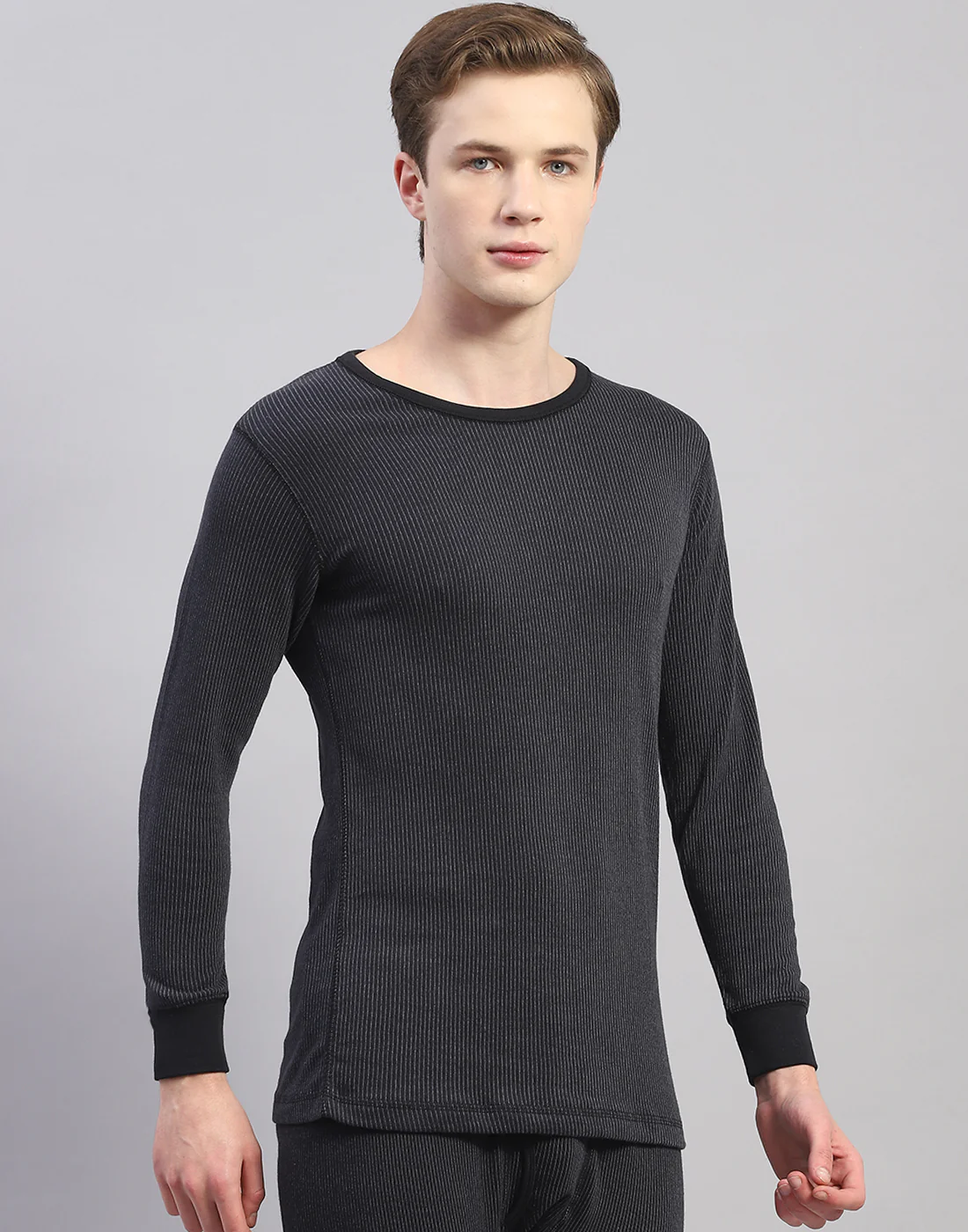 Men Black Solid Round Neck Full Sleeve Thermal Vest - Image 4
