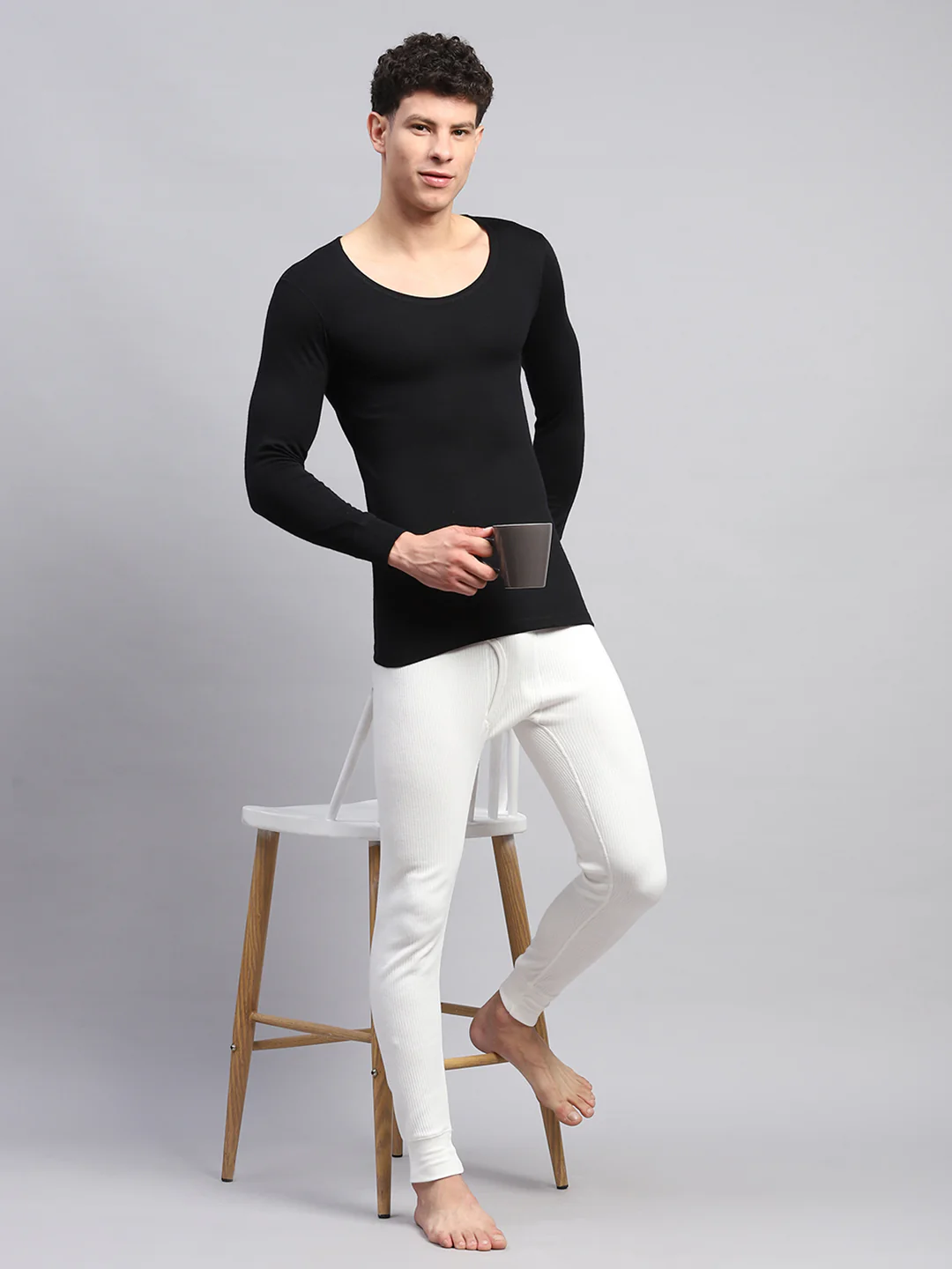 Men Black Solid Round Neck Full Sleeve Thermal Vest - Image 2