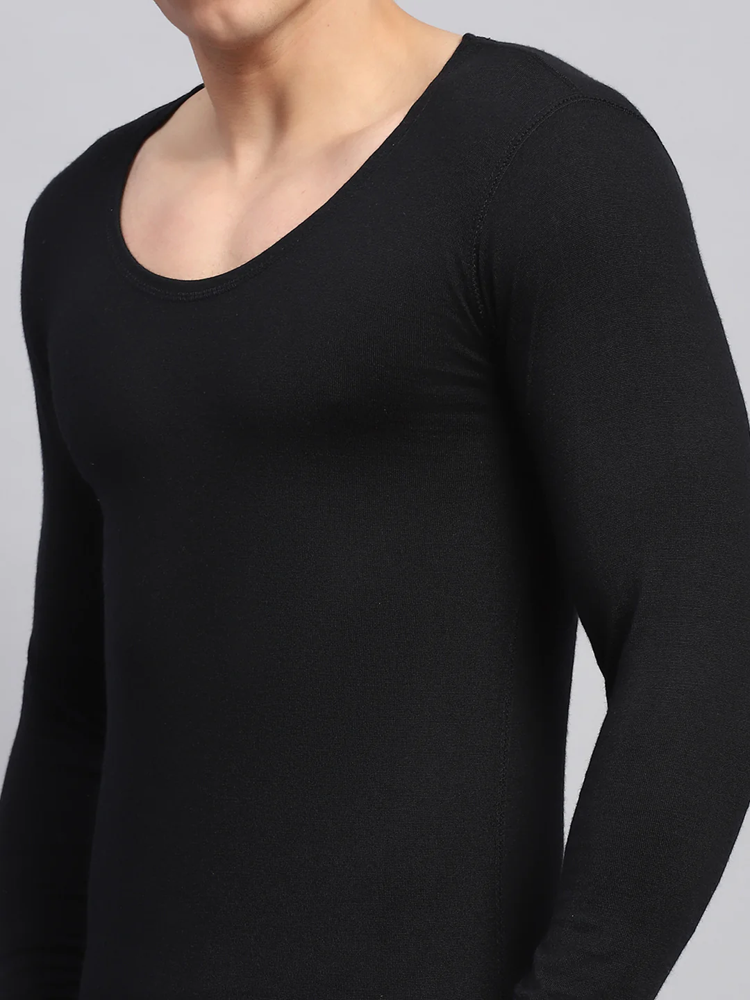 Men Black Solid Round Neck Full Sleeve Thermal Vest - Image 6