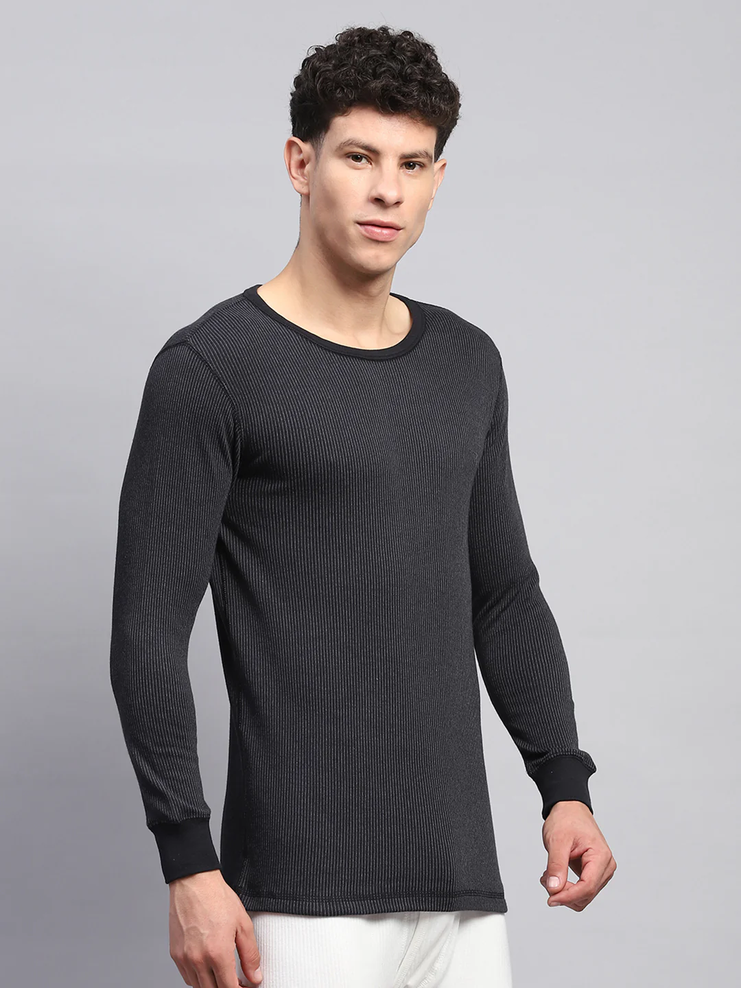 Men Black Solid Round Neck Full Sleeve Thermal Vest - Image 4