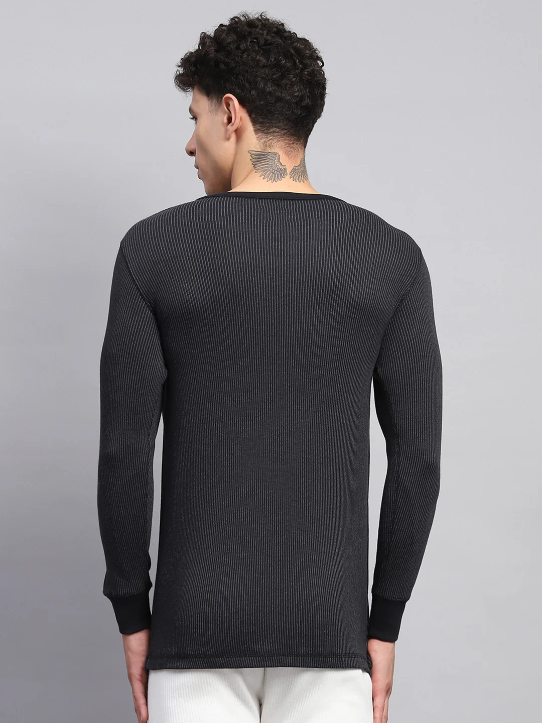 Men Black Solid Round Neck Full Sleeve Thermal Vest - Image 5