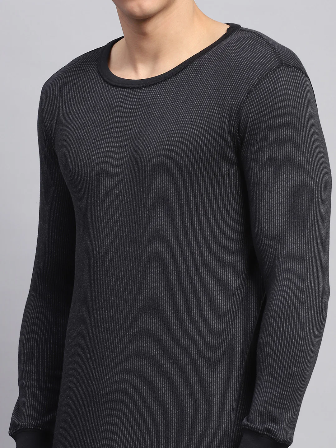 Men Black Solid Round Neck Full Sleeve Thermal Vest - Image 6