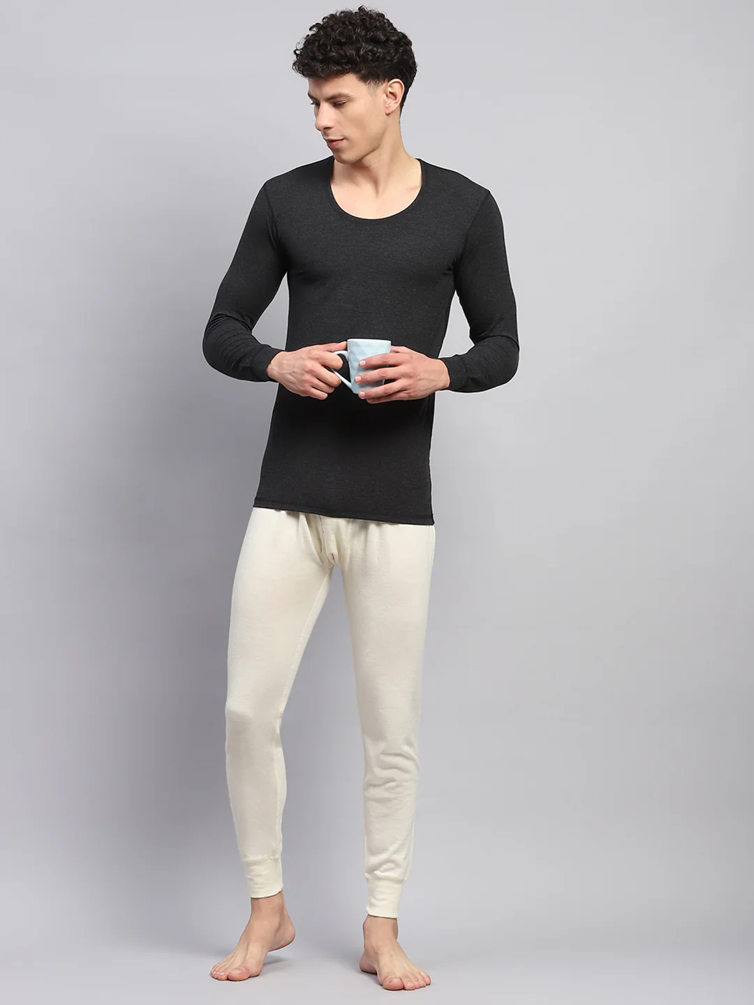Men Black Solid Round Neck Full Sleeve Thermal Vest - Image 2