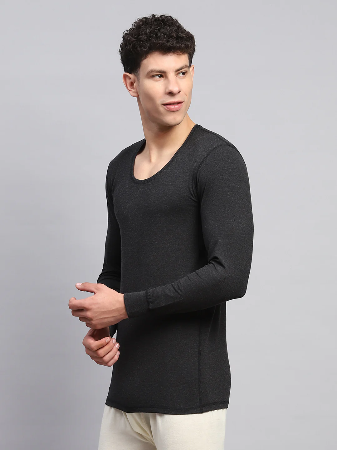 Men Black Solid Round Neck Full Sleeve Thermal Vest - Image 3