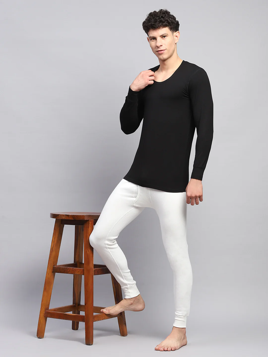 Men Black Solid Round Neck Full Sleeve Thermal Vest - Image 2