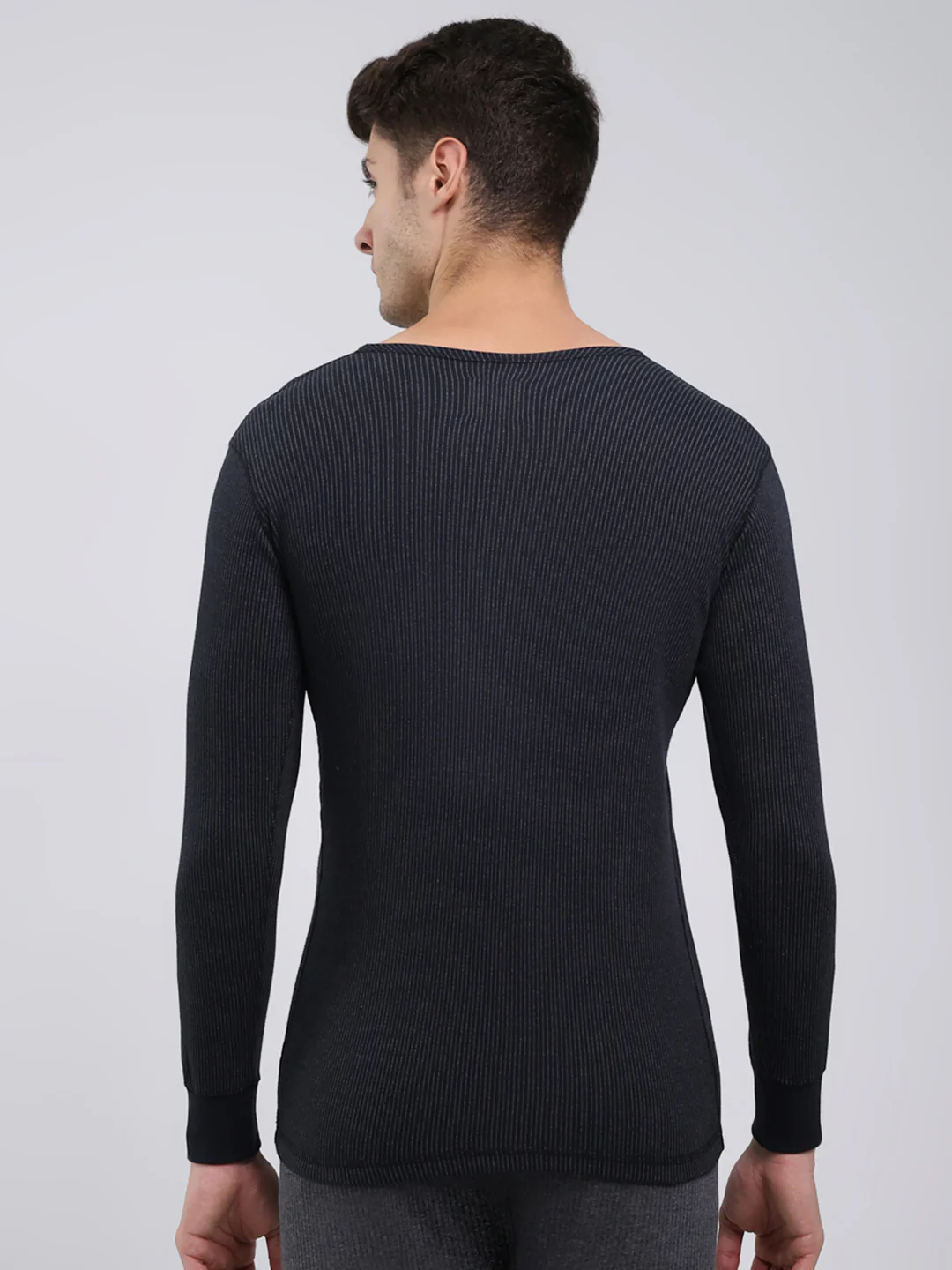 Men Black Solid Round Neck Full Sleeve Thermal Vest - Image 5