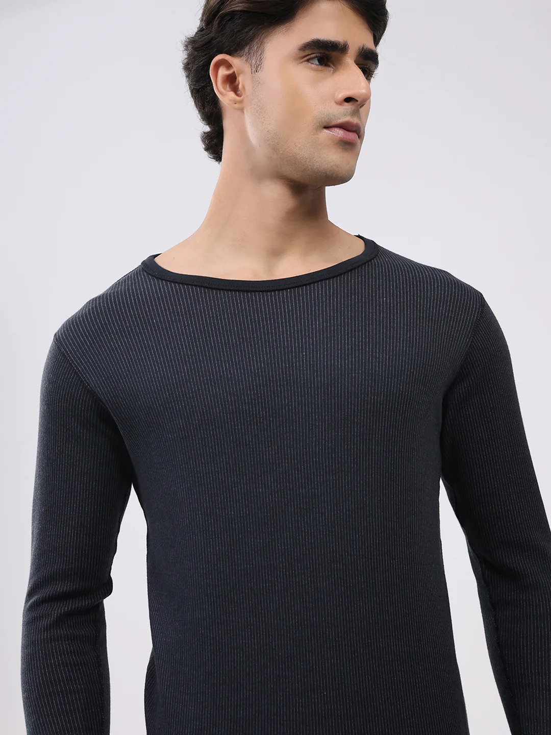Men Black Solid Round Neck Full Sleeve Thermal Vest - Image 6