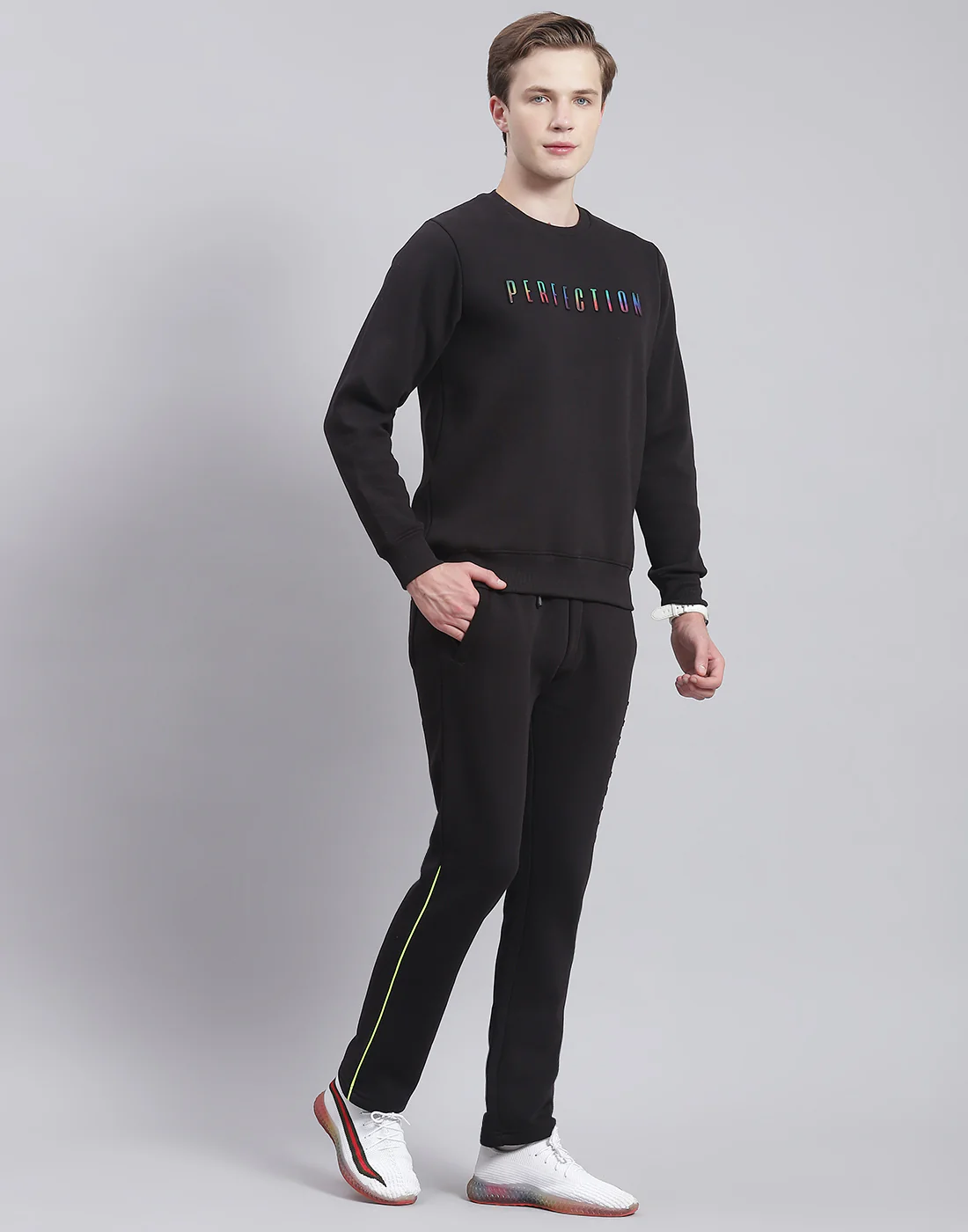 Men Black Solid Round Neck Full Sleeve Tracksuit - Image 4