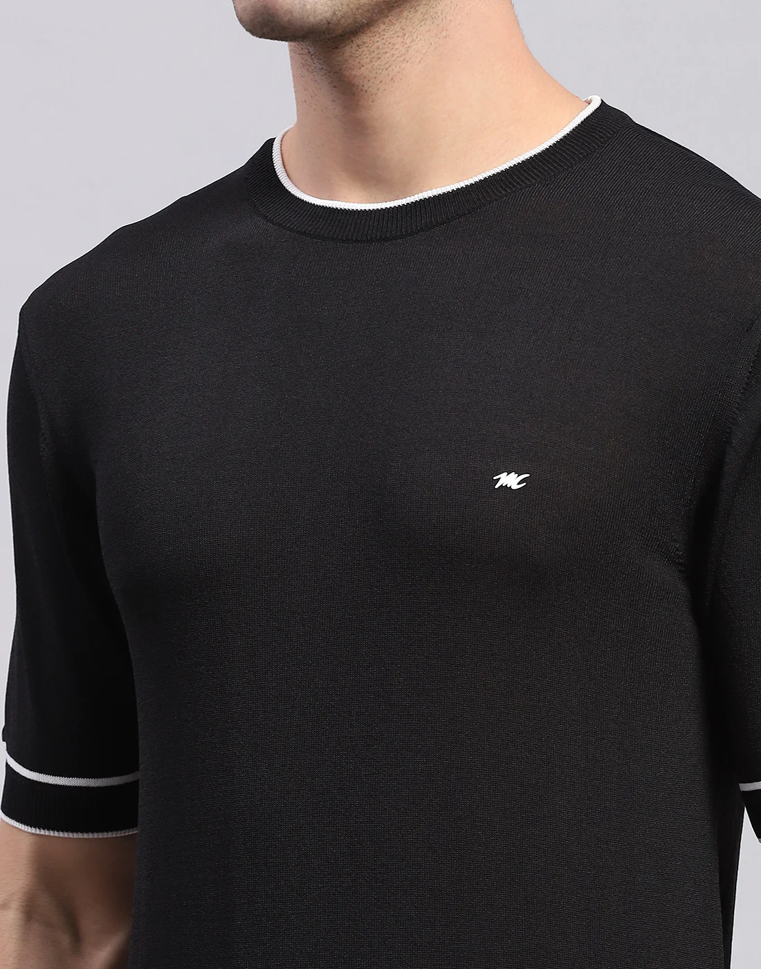 Men Black Solid Round Neck Half Sleeve T-Shirt - Image 6