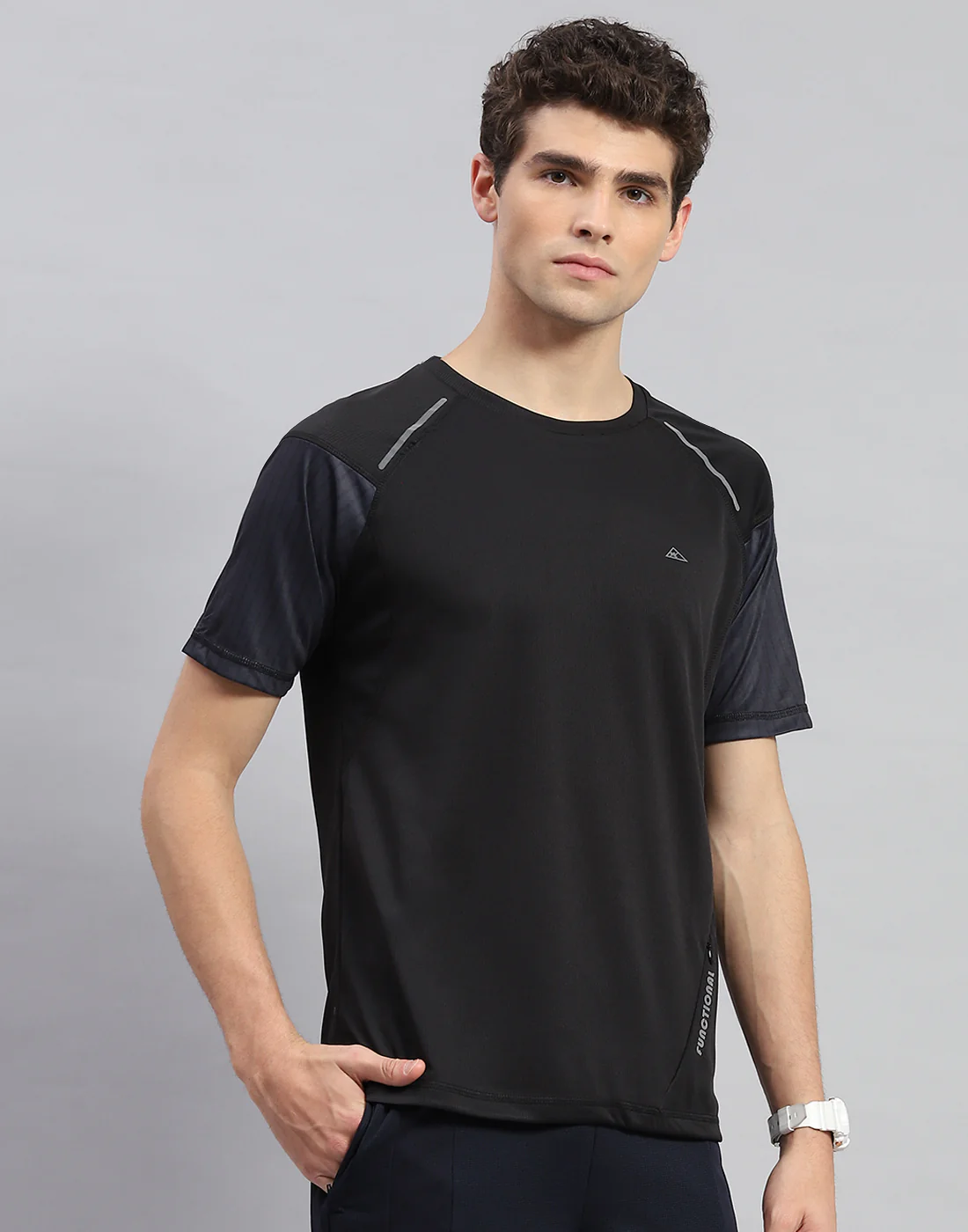 Men Black Solid Round Neck Half Sleeve T-Shirt - Image 4