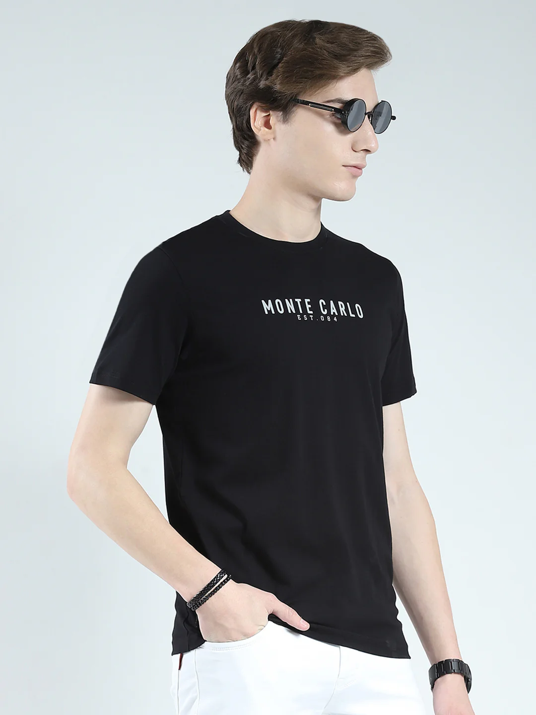 Men Black Solid Round Neck Half Sleeve T-Shirt - Image 4
