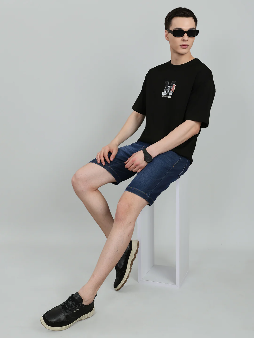 Men Black Solid Round Neck Half Sleeve T-Shirt - Image 6