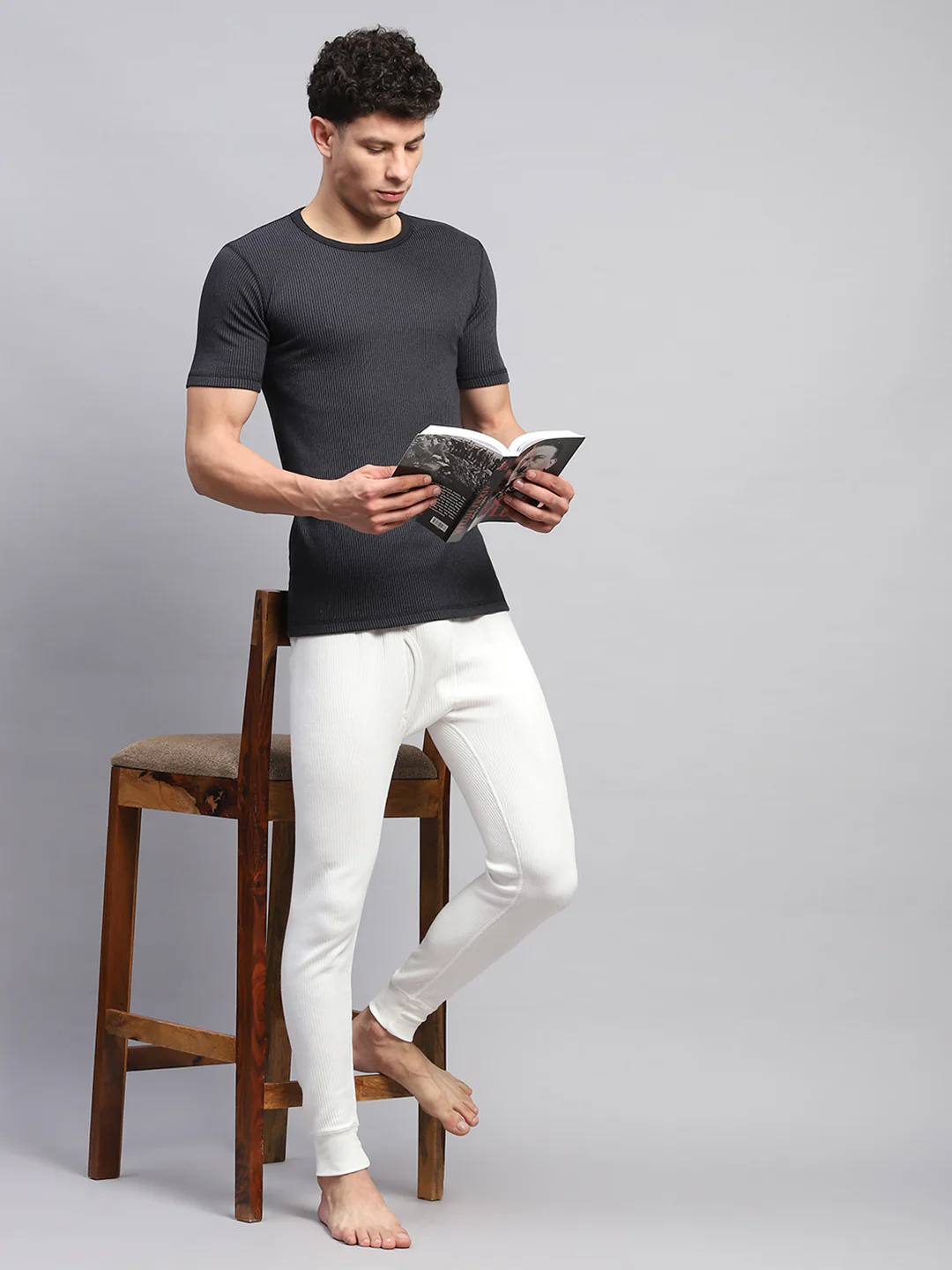 Men Black Solid Round Neck Half Sleeve Thermal Vest - Image 2
