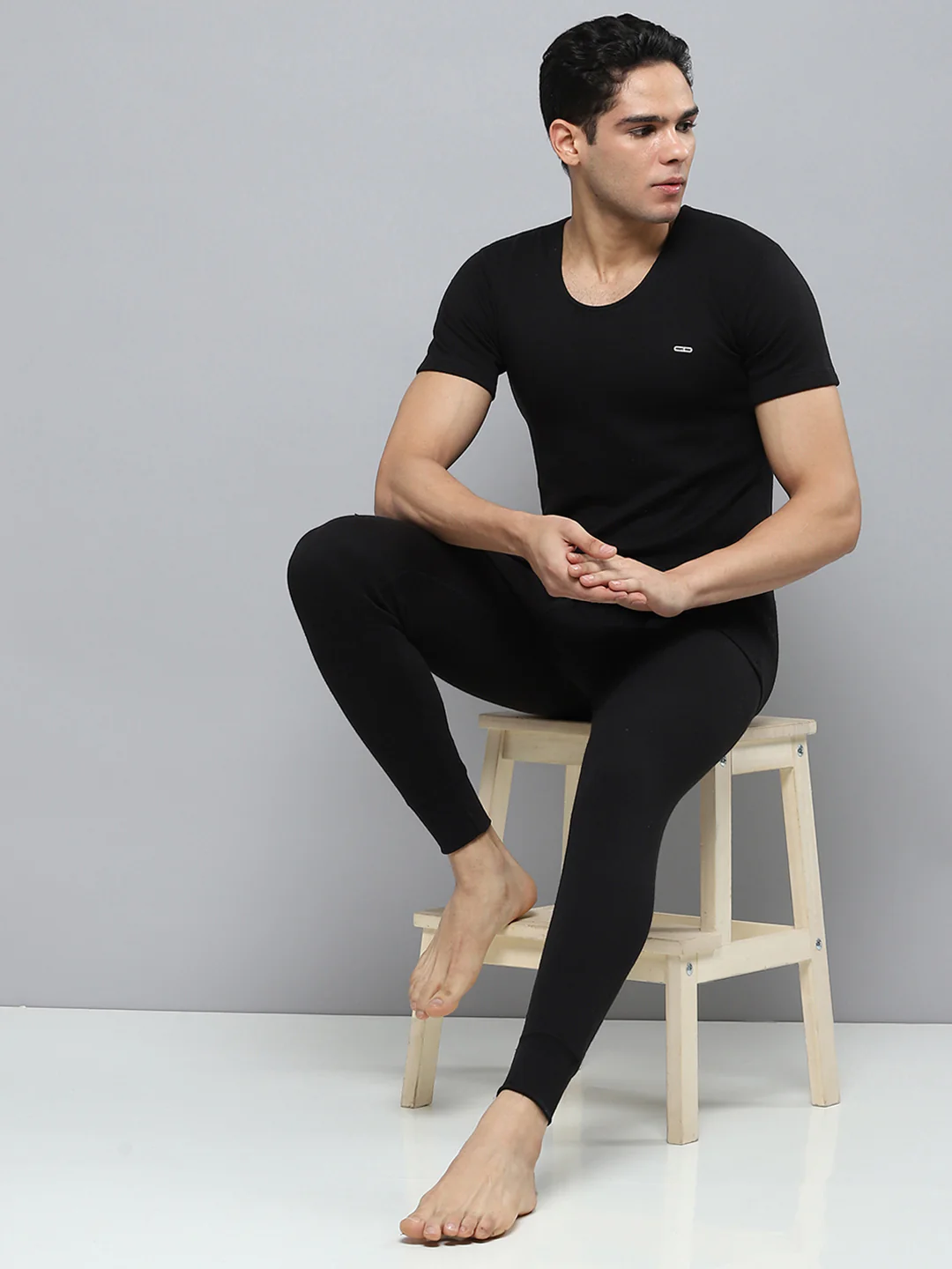 Men Black Solid Round Neck Half Sleeve Thermal Vest - Image 2
