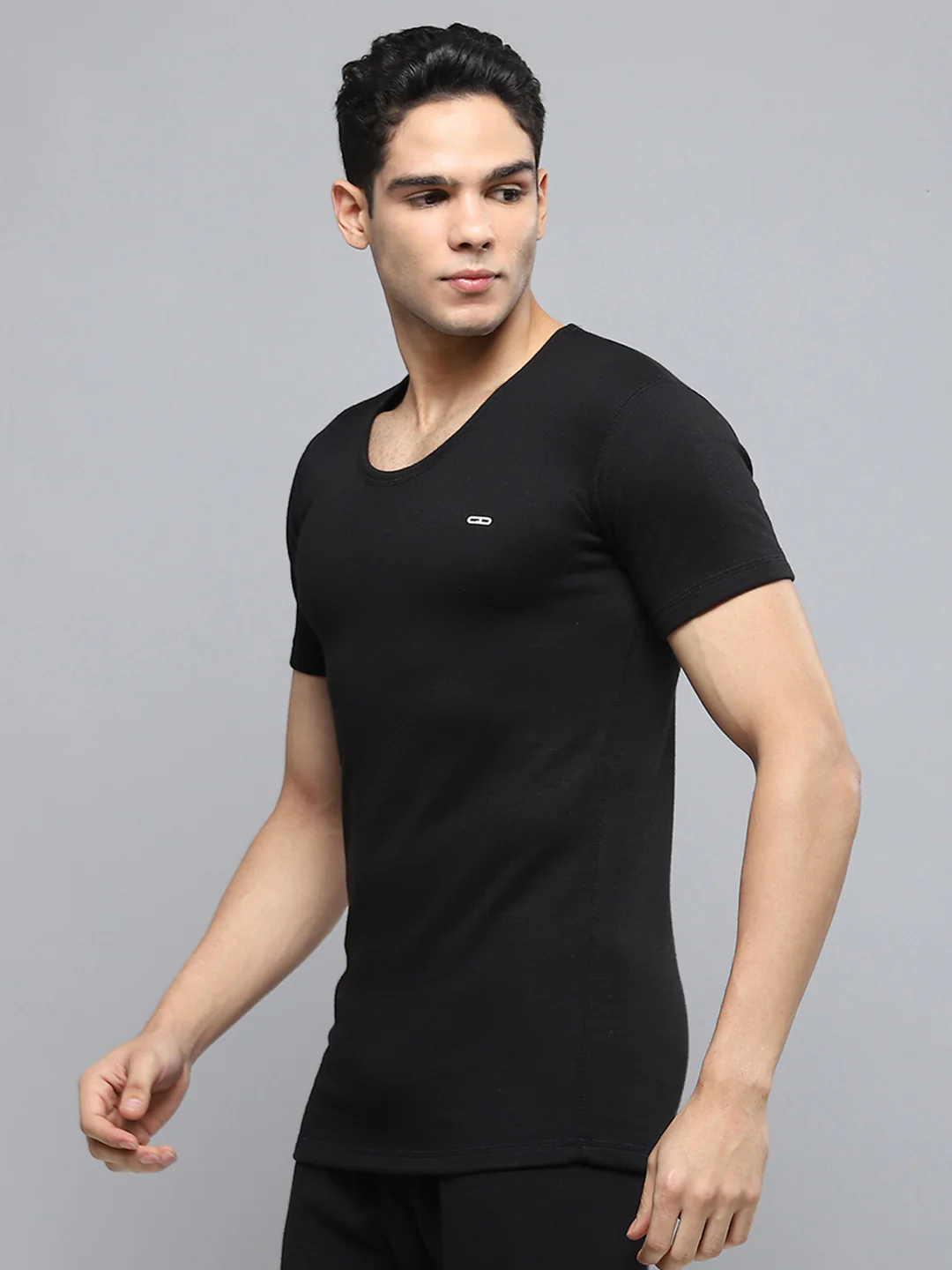 Men Black Solid Round Neck Half Sleeve Thermal Vest - Image 3