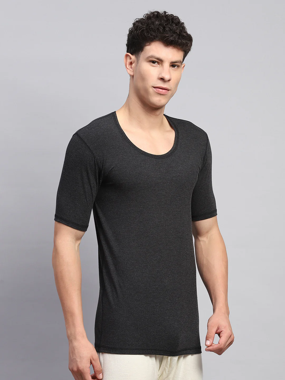 Men Black Solid Round Neck Half Sleeve Thermal Vest - Image 4