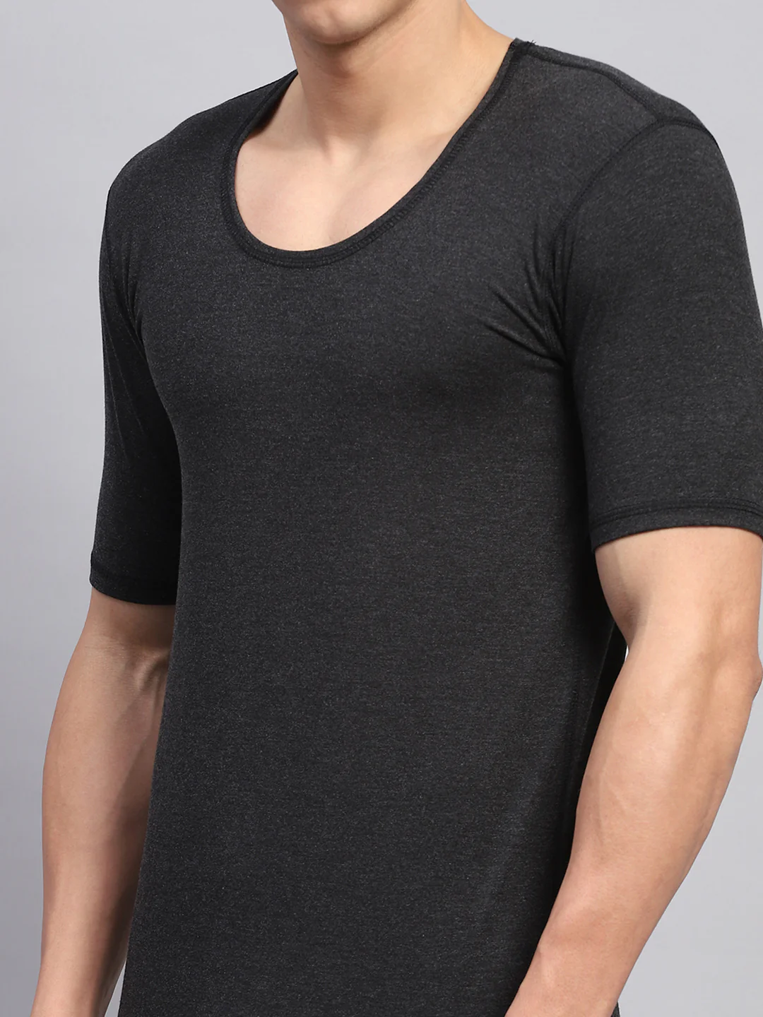 Men Black Solid Round Neck Half Sleeve Thermal Vest - Image 6