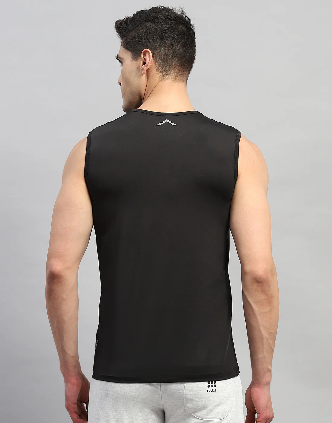 Rock.it Men Black Solid Round Neck Sleeveless T-Shirt - Image 5