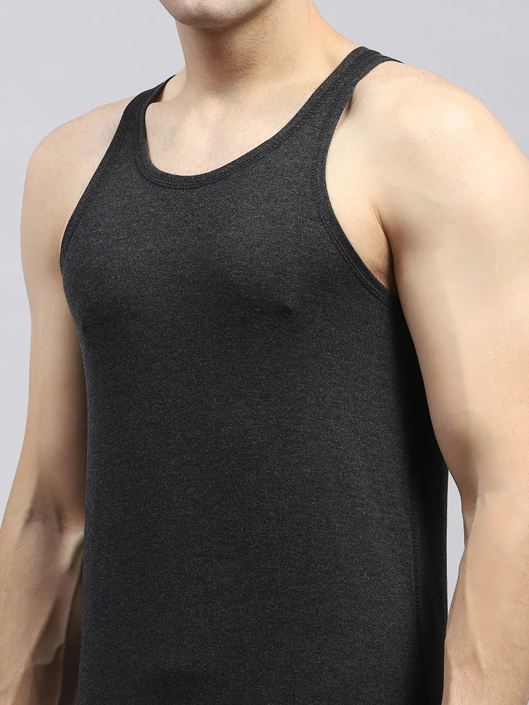 Men Black Solid Round Neck Sleeveless Thermal Vest - Image 6