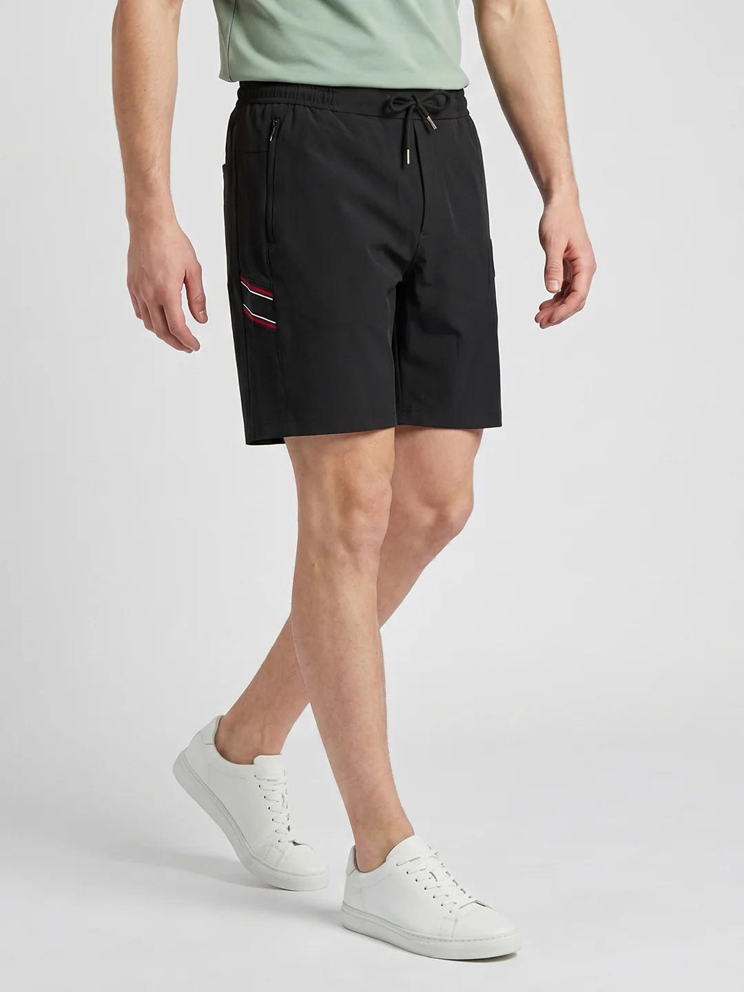 Men Black Solid Slim Fit Bermuda - Image 2
