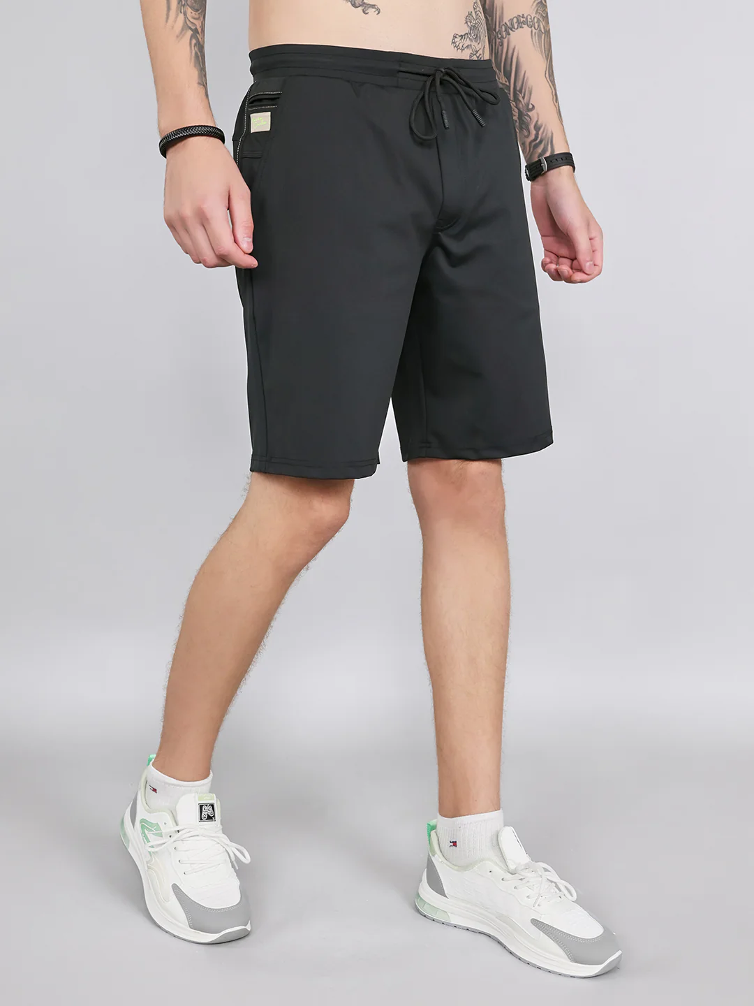 Men Black Solid Smart Fit Bermuda - Image 3