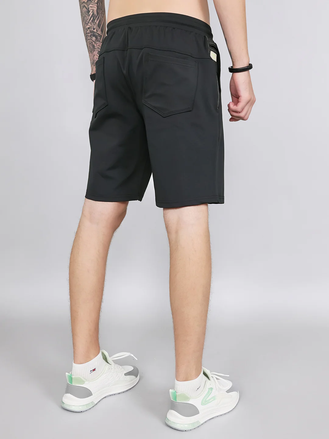 Men Black Solid Smart Fit Bermuda - Image 4