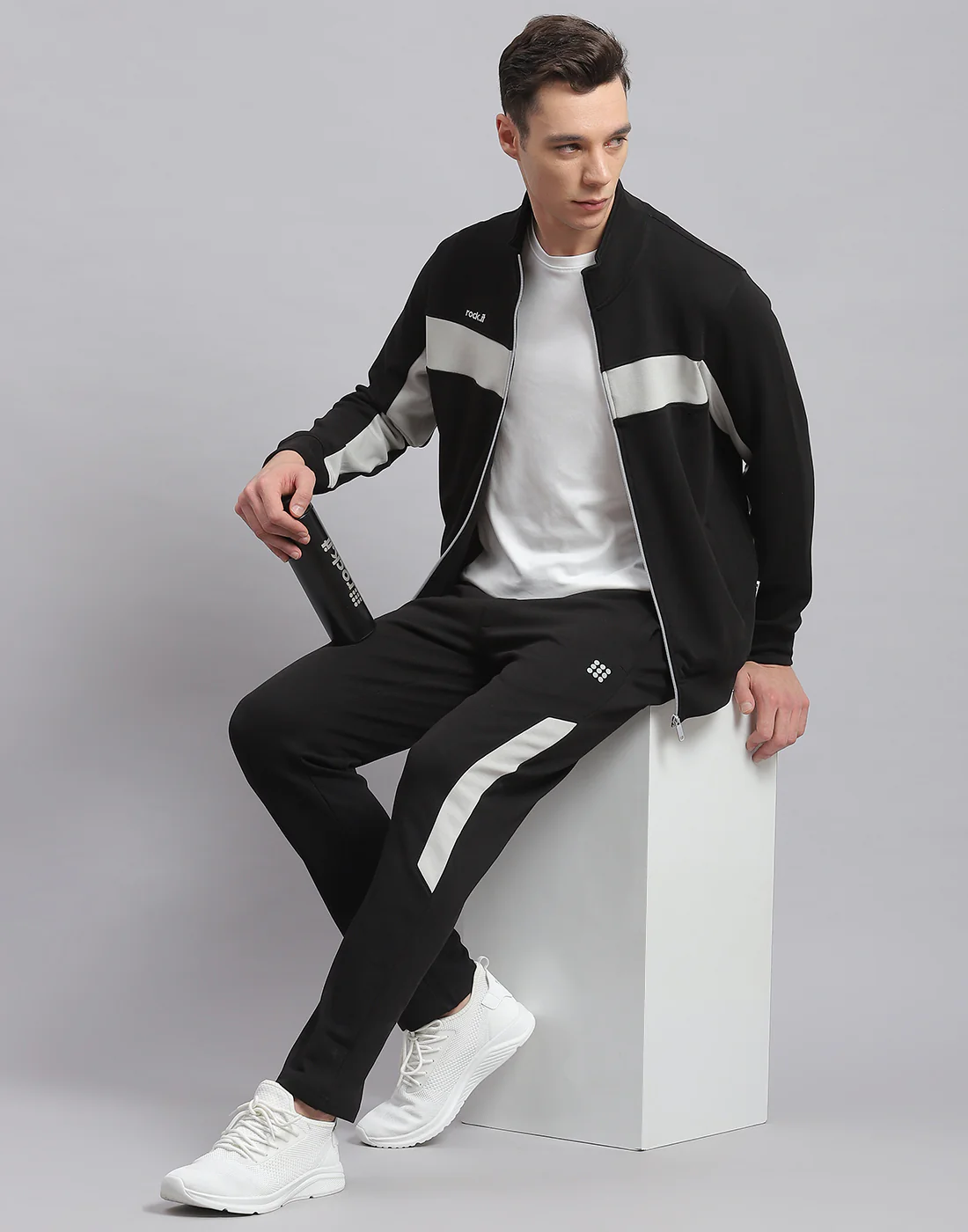 Rock.it Men Black Solid Stand Collar Full Sleeve Tracksuit