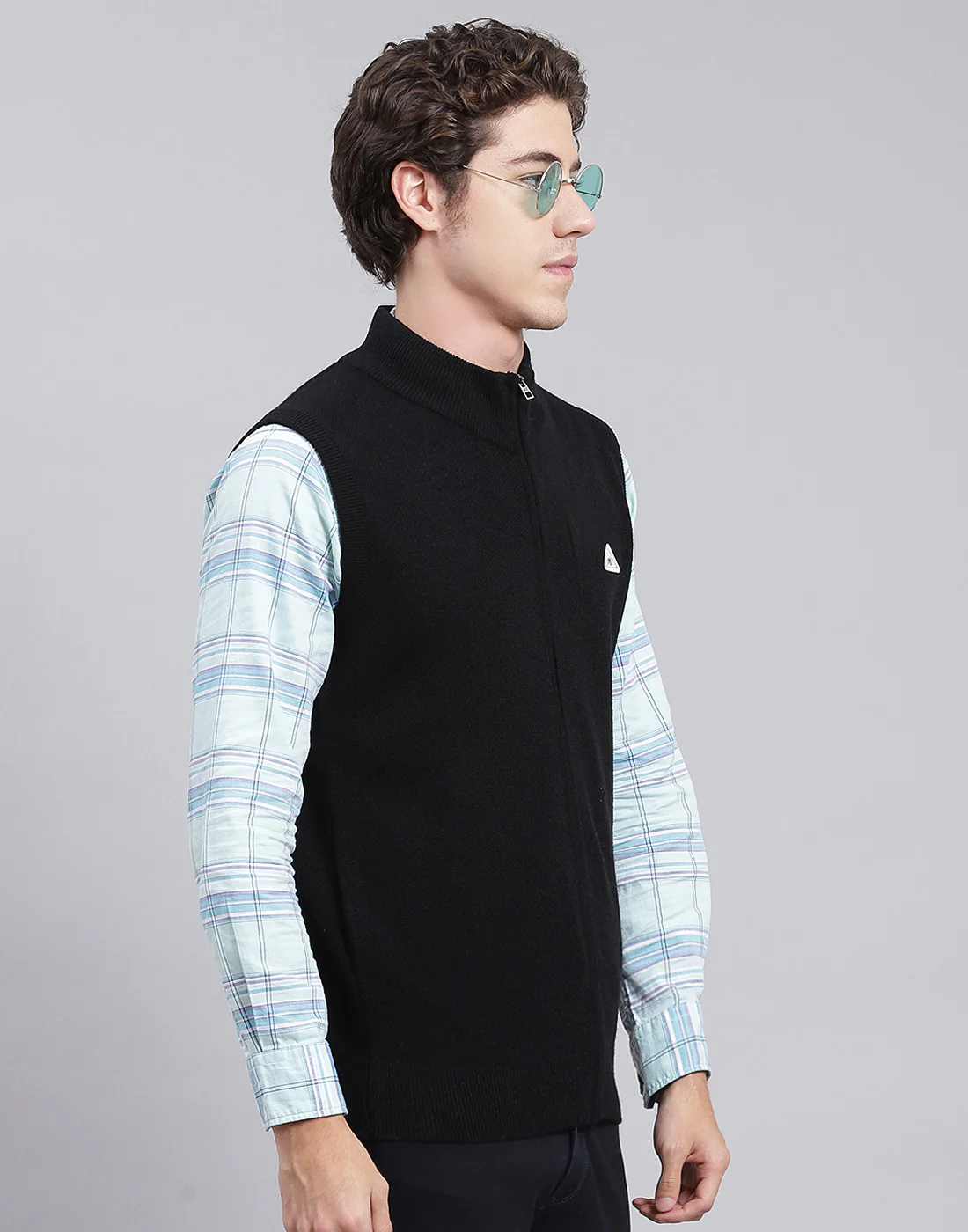 Men Black Solid Stand Collar Sleeveless Sweater - Image 4