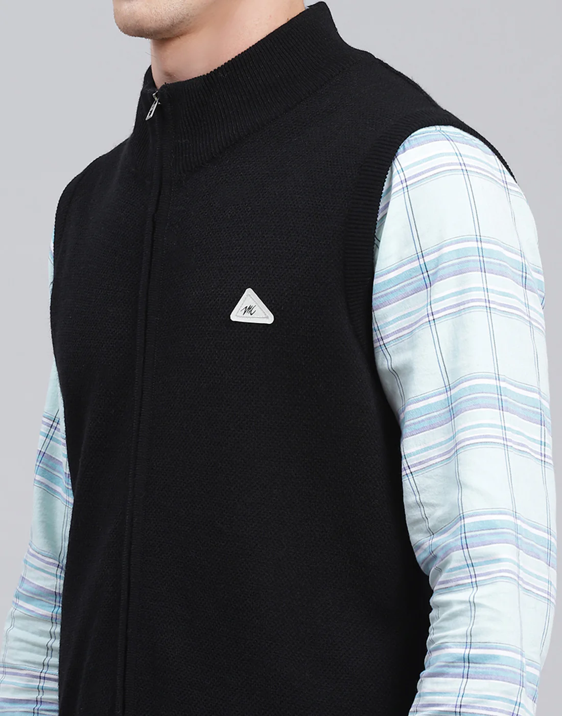 Men Black Solid Stand Collar Sleeveless Sweater - Image 6